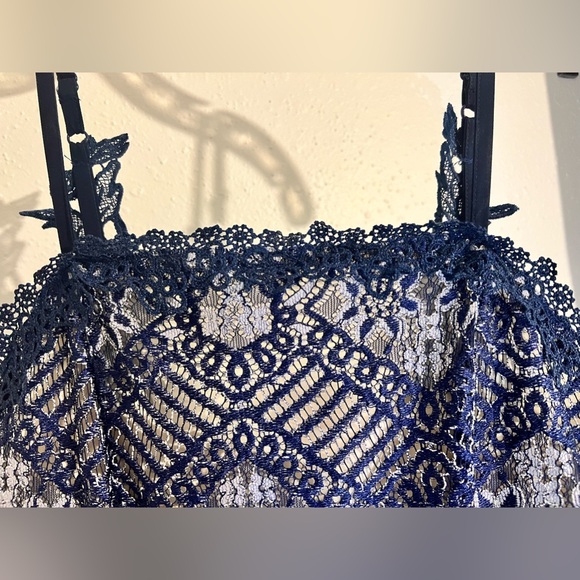 FOXIEDOX DALEYZA OPEN BACK LACE NAVY BLUE MIDI DRESS EUC sz S - Picture 4 of 11